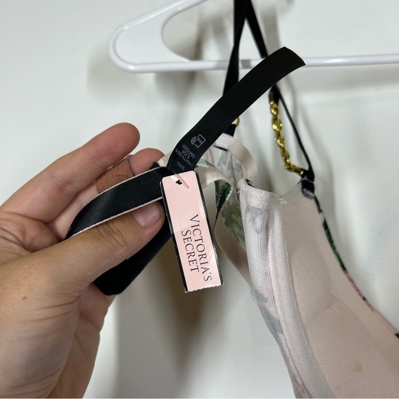 NWT FLAW Victoria’s Secret Very Sexy Plunge Push Up Bra Size 32C - Picture 12 of 14